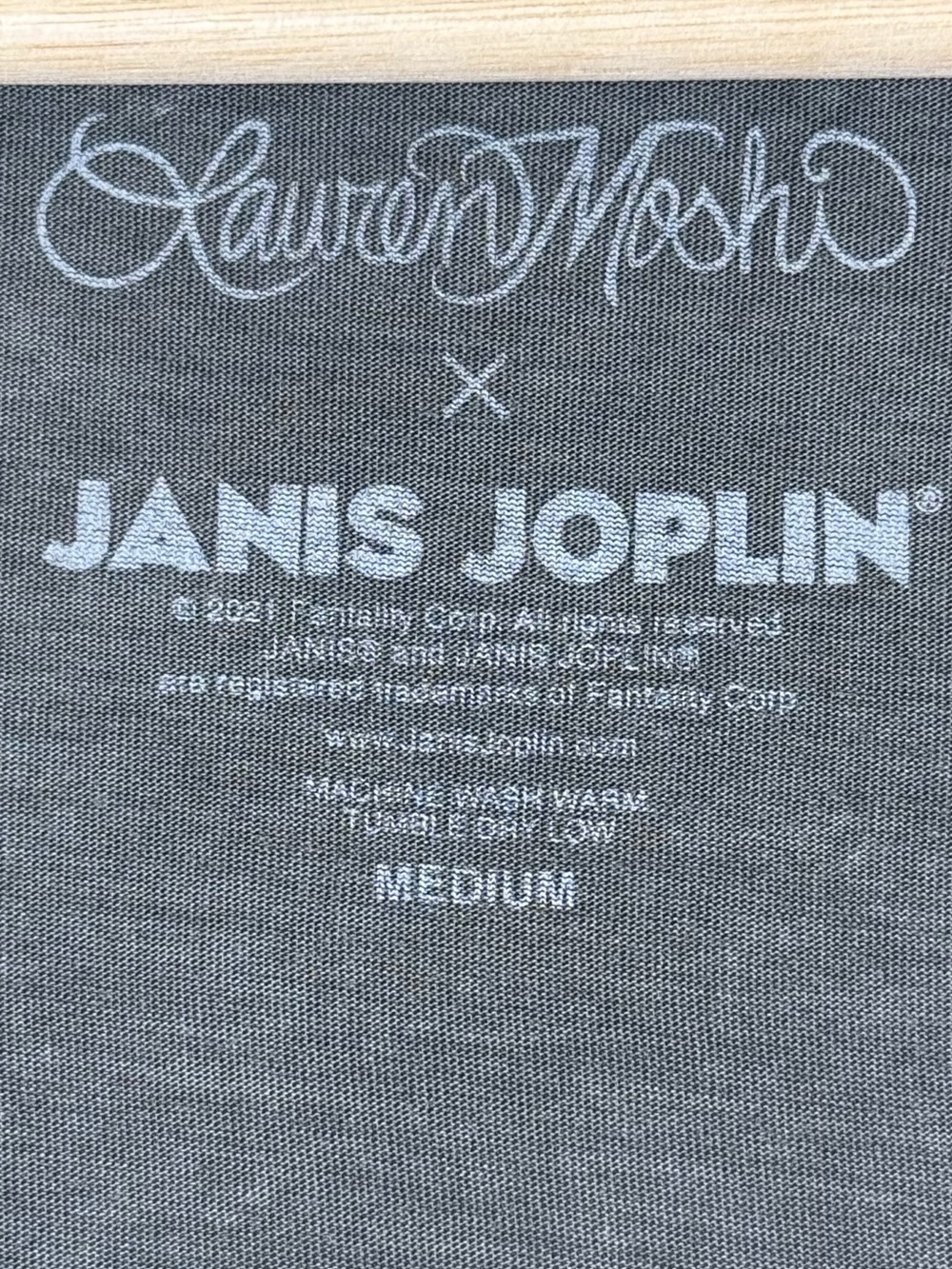Lauren Moshi x Janis Joplin Graphic V-Neck Distressed Tee Vintage Gray Medium - Picture 7 of 8